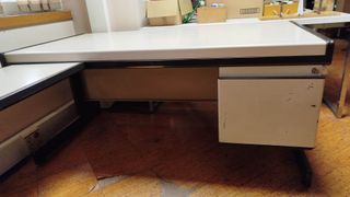 Mesa de oficina L moderna