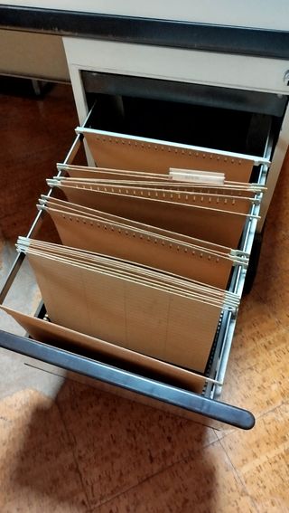 Mesa de oficina L moderna