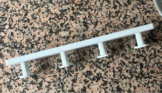 Perchero blanco 4 ganchos plástico