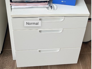 Cajonera de oficina blanca