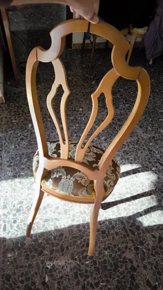 Mesa de comedor de madera y cristal con 6 sillas