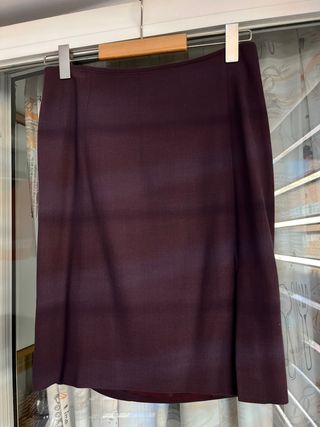 Falda de tubo en color malva de mujer