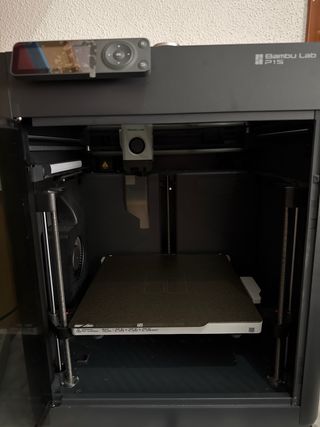 Impresora Bambu Lab P1S Cerrada
