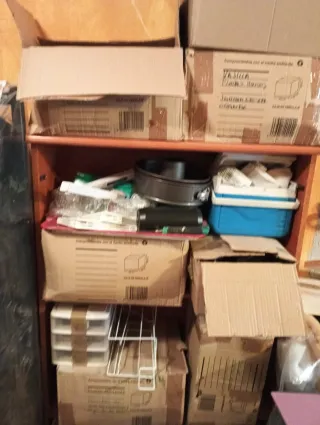 Mueble de madera con puertas