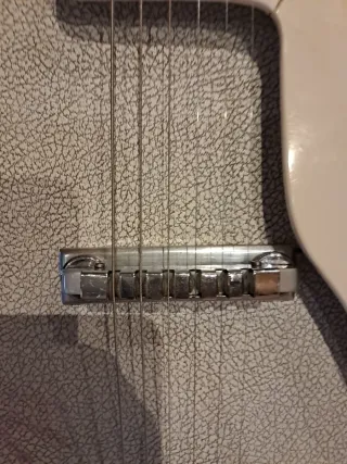 Guitarra Eléctrica Vintage Blanca