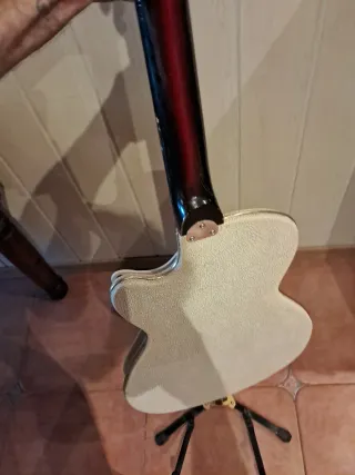 Guitarra Eléctrica Vintage Blanca