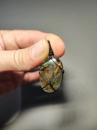 Collana con ciondolo in macrame con lodolite