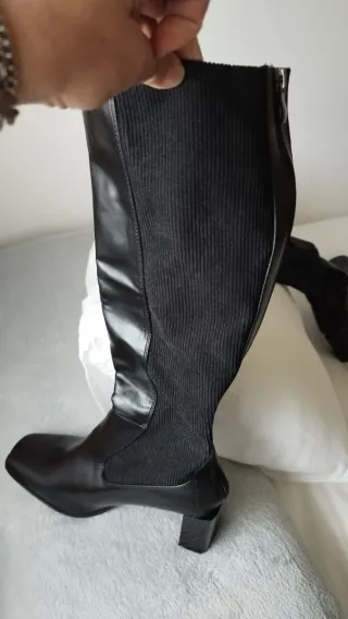 Stivali alti neri con tacco