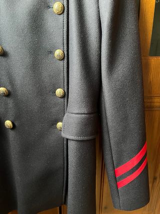 Abrigo corto Zara militar cintas rojas