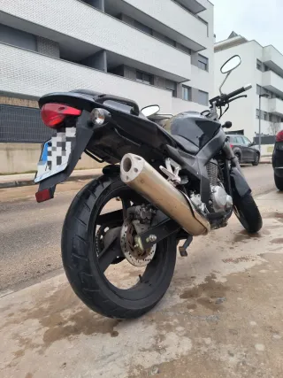 Daelim Roadwin Naked Negra