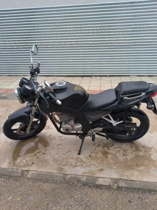 Daelim Roadwin Naked Negra