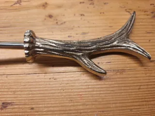 Spegnicandela in metallo con manico a corno