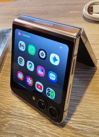 Samsung Galaxy Z Flip5 Beige/Argento