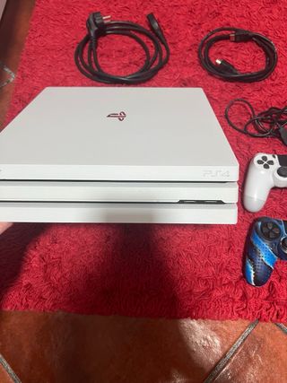 Console PS4 Pro Bianca + Accessori