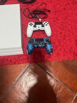 Console PS4 Pro Bianca + Accessori