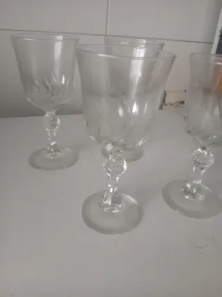 Copas de vino de cristal tallado