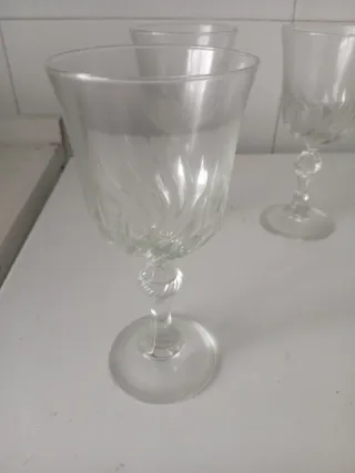 Copas de vino de cristal tallado