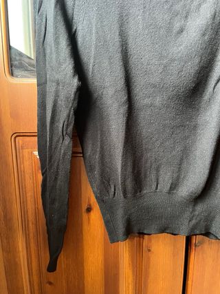 Jersey negro cuello combinado