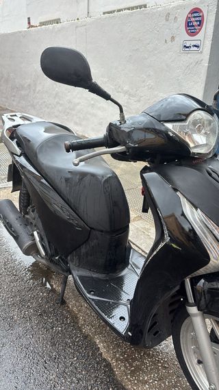 Honda SH 125i Scooter Negra