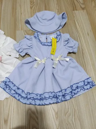 Vestidos de bebé blancos y azules