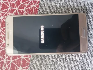 Samsung Galaxy J5 Dorado con cargador