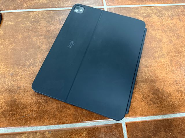 iPad Pro 13 M4 batteria 100% Apple Care+, Logitech