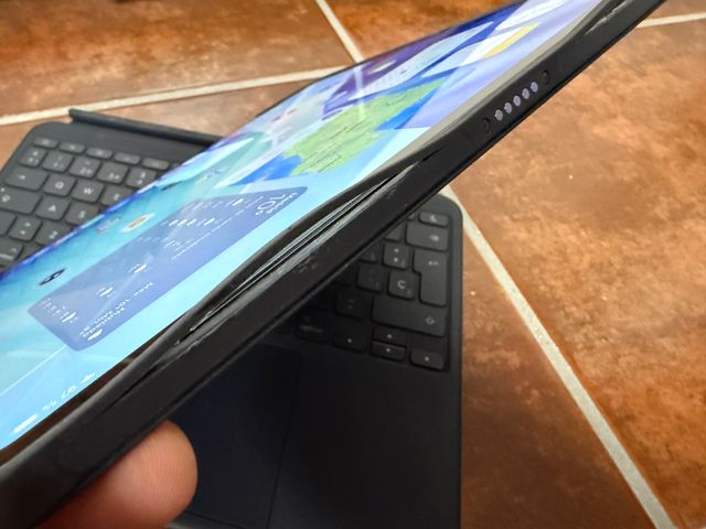 iPad Pro 13 M4 batteria 100% Apple Care+, Logitech