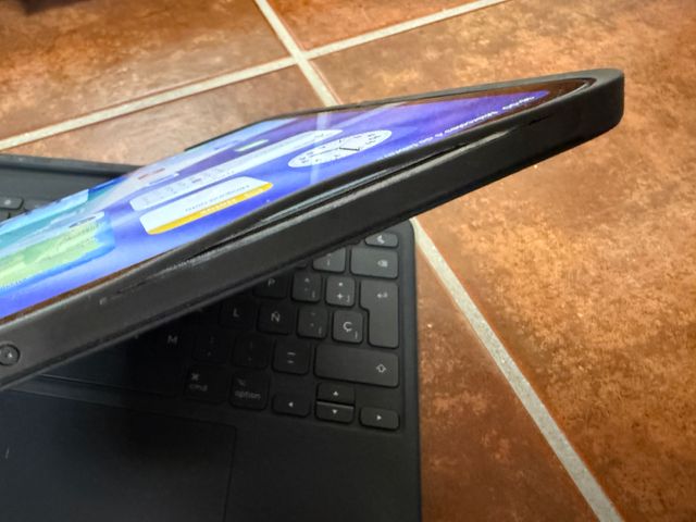 iPad Pro 13 M4 batteria 100% Apple Care+, Logitech