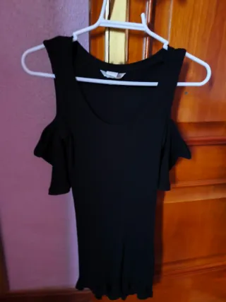 Camiseta H&M hombros descubiertos