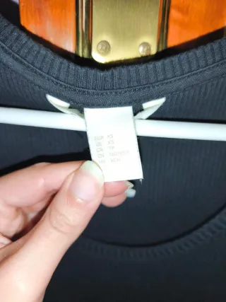 Camiseta H&M hombros descubiertos