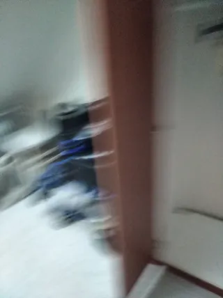 Armario de madera marrón