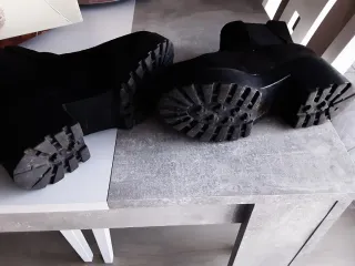 Botines negros talla 36