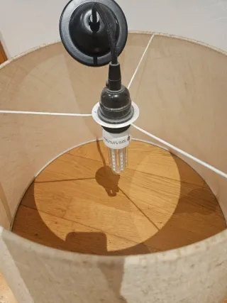 Lámpara de tela beige y negro.  Grande