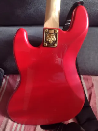 Bajo Eléctrico Jazz Bass.