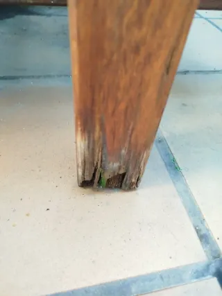 Mesa de jardín de madera