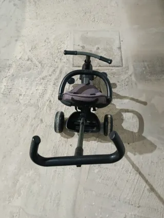 Triciclo para bebé con manillar