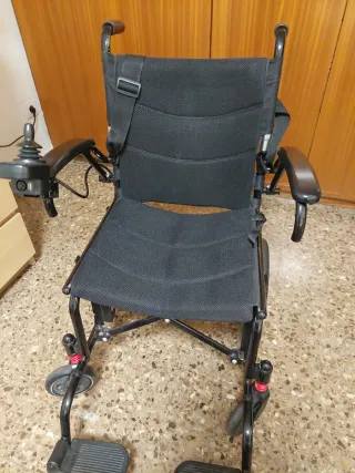 Silla de ruedas eléctrica plegable