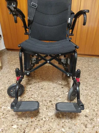 Silla de ruedas eléctrica plegable