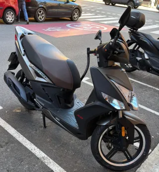 Moto 125cc Scooter Gris Automática