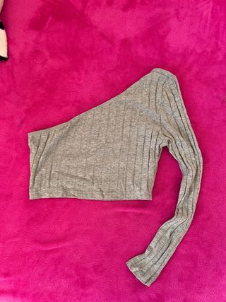 Top gris de una manga