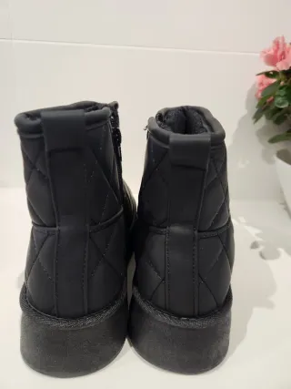 Botines negros acolchados talla 39