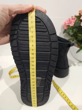 Botines negros acolchados talla 39