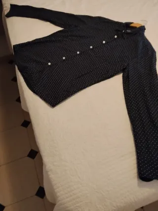 Pantalones grises de vestir y chándal puma