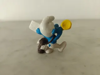 Pitufo Cartero con Carta y Trompeta