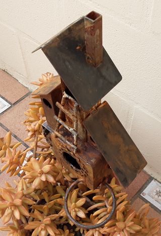 Casita decorativa jardín metal