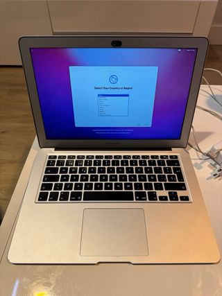 2 Macbook Air + 1 Cargador