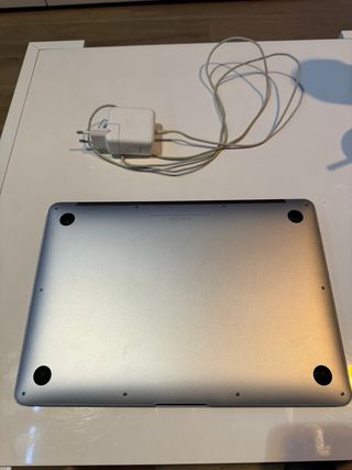 2 Macbook Air + 1 Cargador