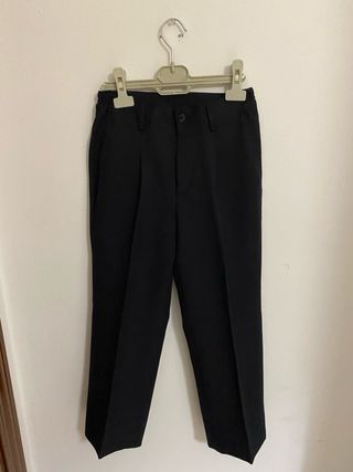 Traje de comunión azul marino con detalles dorados