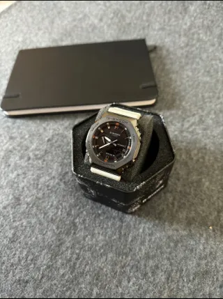 Reloj Casio MOD de acero con dial negro