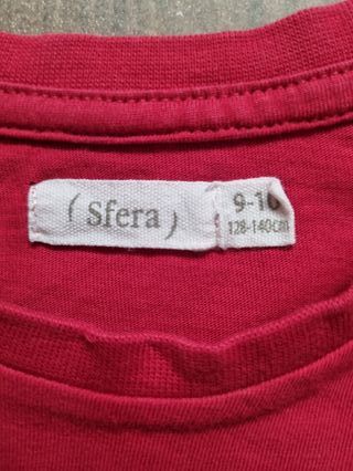 Camisetas negra y rojas de niño